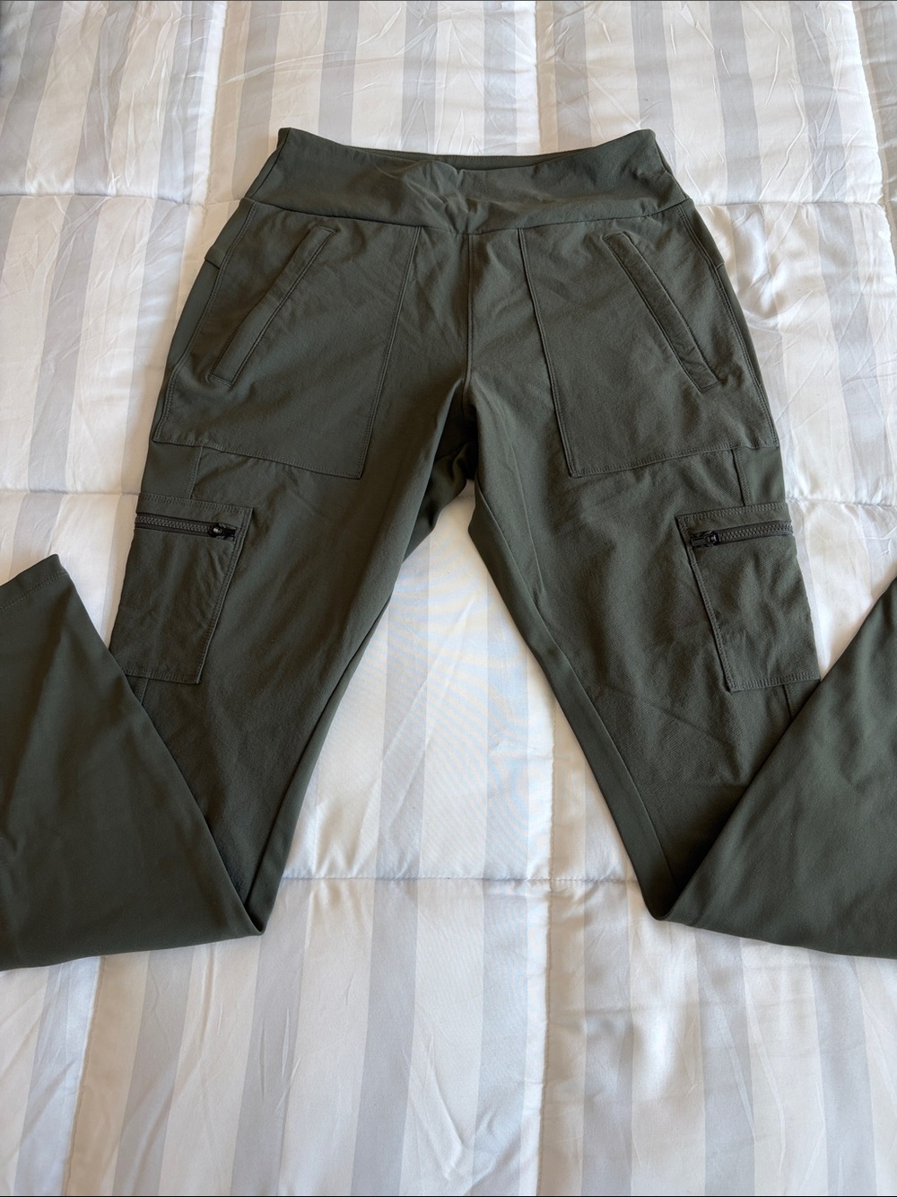 Women’s Athleta Headlands Hybrid Cargo Tight